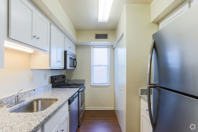Foxcroft Village Apartments - Foxcroft Village Apartments