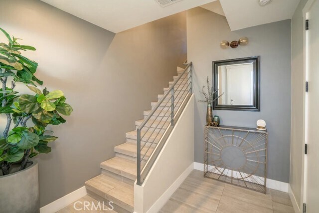 162 W Robinson Ave