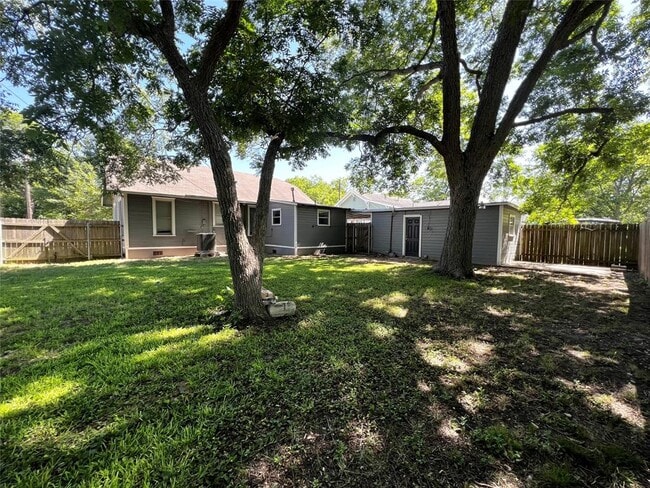 Photo - 810 Cecelia St