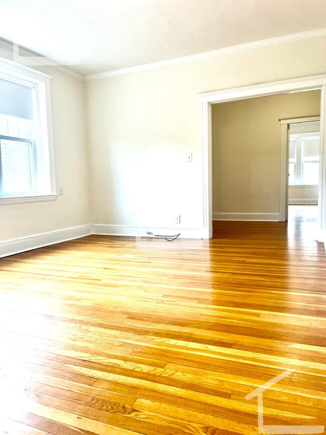 No Broker Fee - Brighton 2 Bed available now - No Broker Fee - Brighton 2 Bed available now Condo
