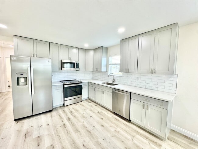 Photo - 5127 Avenue L