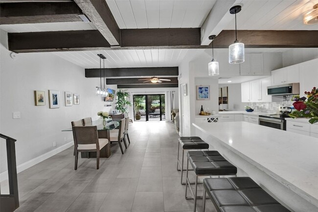 Photo - 700 E Coco Plum Cir