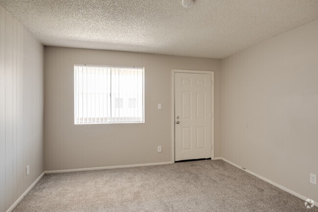 Studio, 1BA - 380SF