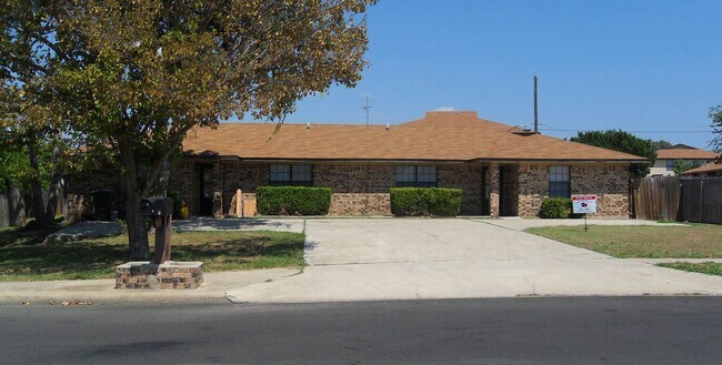 Building Photo - 3802 Hereford Ln Unit # A