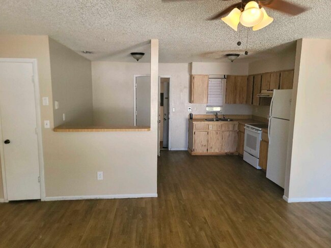 Photo - 15696 Bolesta Rd Unidad Apt A