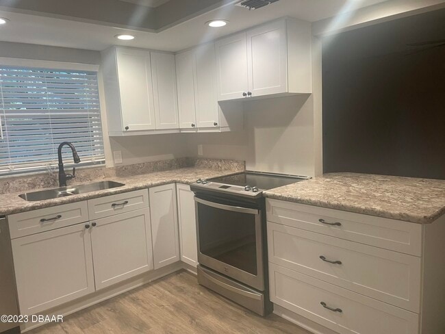 Photo - 261 Manhattan Way