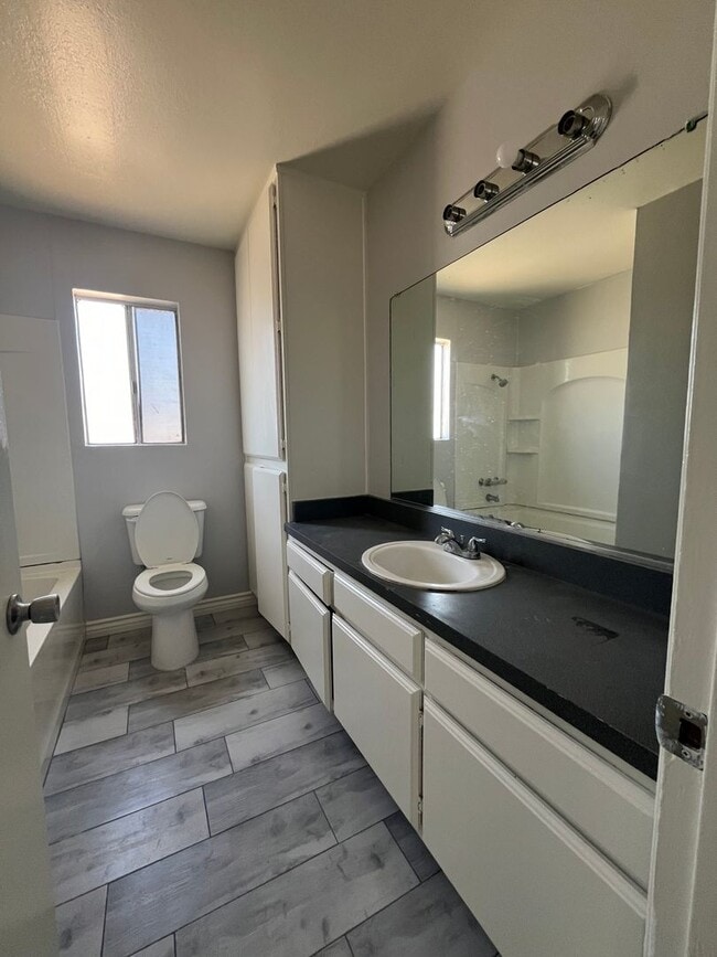 Photo - 700 Apartment Unit D