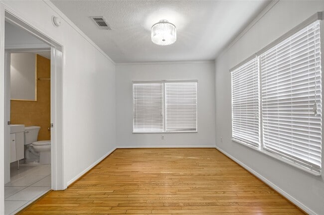 Building Photo - 905 Kern St