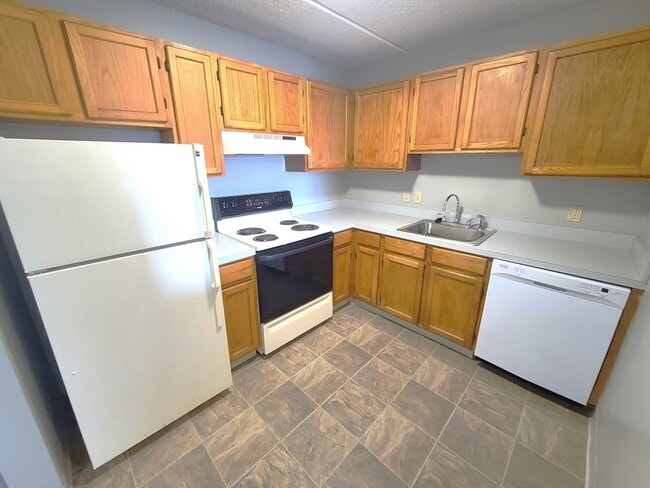 Building Photo - 25 S Point Dr Unit 1