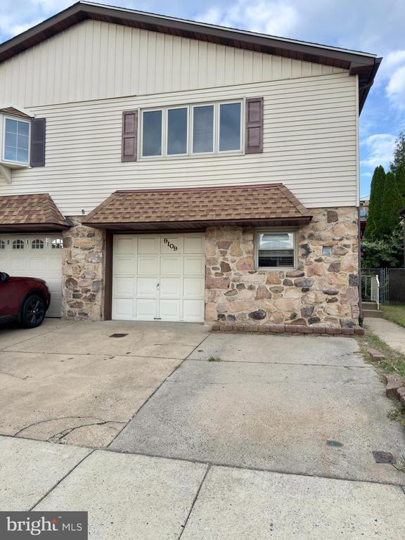 Building Photo - 9109 Diplomat Pl Rental