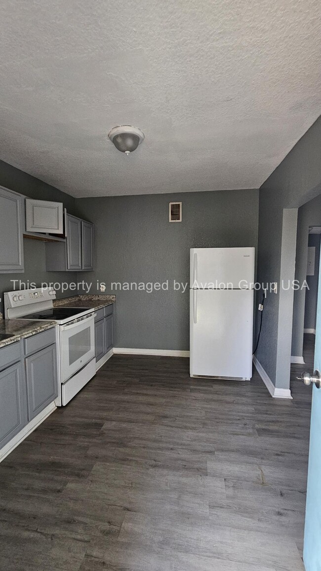 Photo - 1459 W 20th St Unit 4