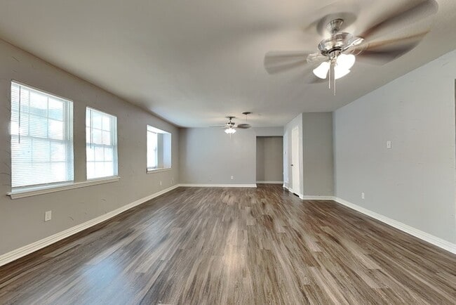 Photo - 4731 Bedford Dr