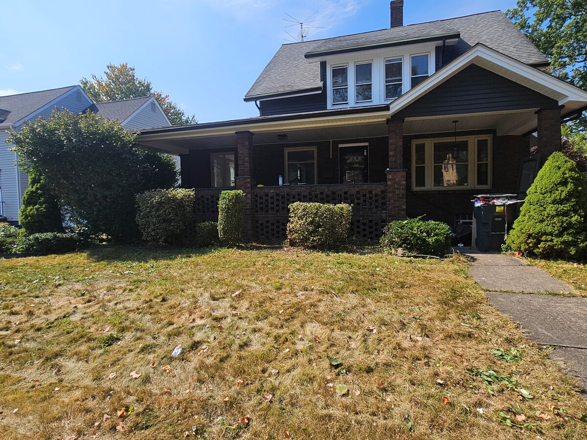 Photo - 218 Woodbine Ave SE