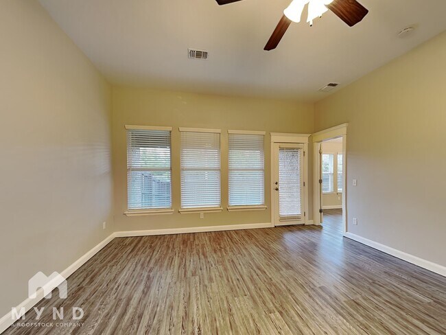 Photo - 1003 Merlin Dr