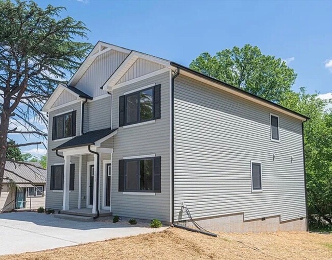 1038 12th St NE Unit -