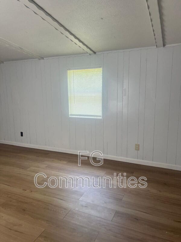 Photo - 304 Coleman Rd