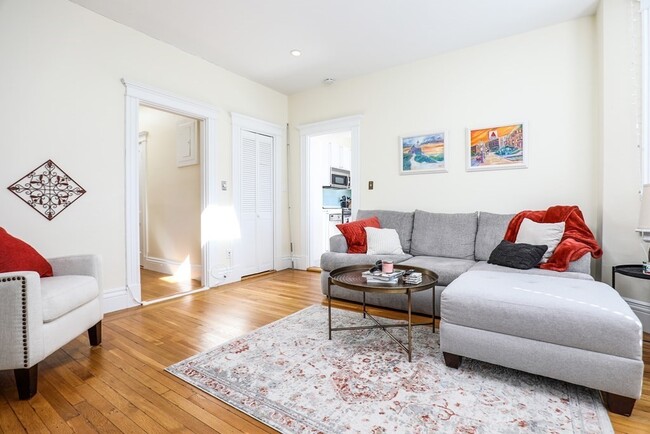 Pictures are representative samples of the advertised unit. In some cases, the actual units you tour - 25 Euston St