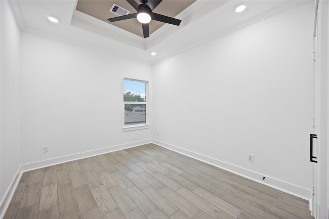 Photo - 6726 Paris St