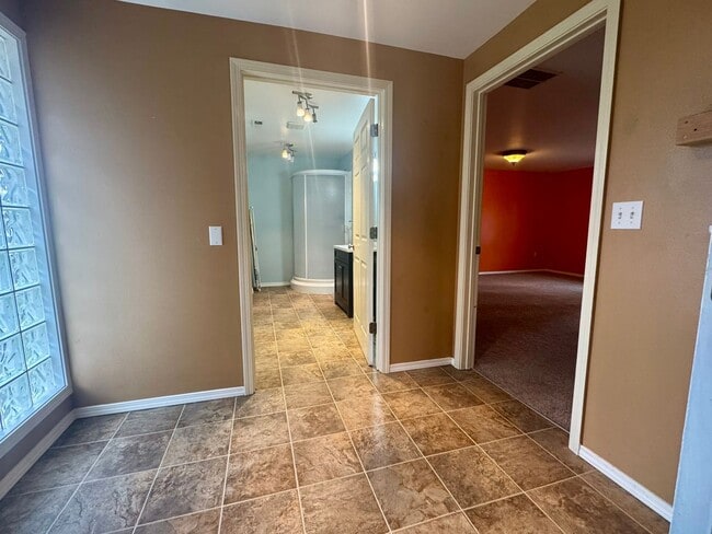 Photo - Charming 3-Bedroom Home in Lakewood with Spacious Yard & Modern Comforts