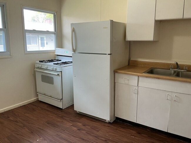 Building Photo - 2832 W Carmen Ave Unit 4