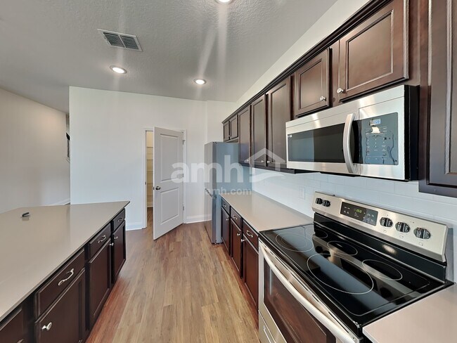 Photo - 1102 Winter Stone St