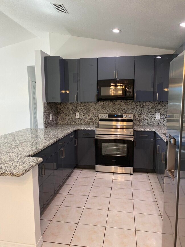 Photo - 757 NW Bayard Ave