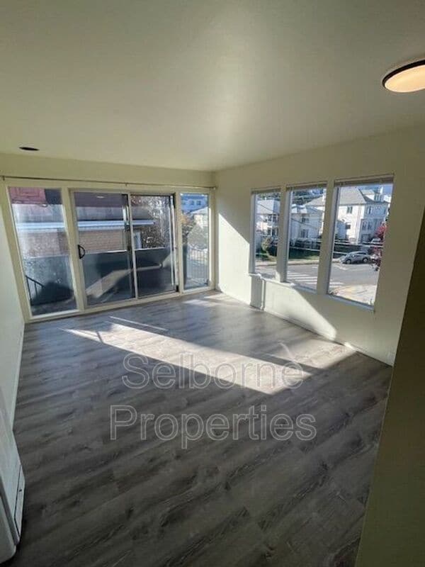 Photo - 356 Jayne Ave