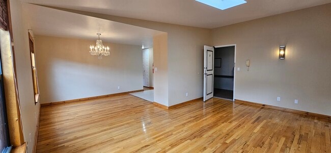 Building Photo - 416 68th St Unit 12