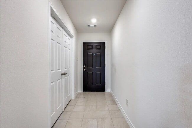 Photo - 749 Windsor Dr
