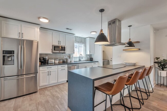 Building Photo - Updated and Spacious 3BED/2BATH Scottsdale Home