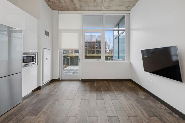 Building Photo - 171 N Aberdeen St Unit 611