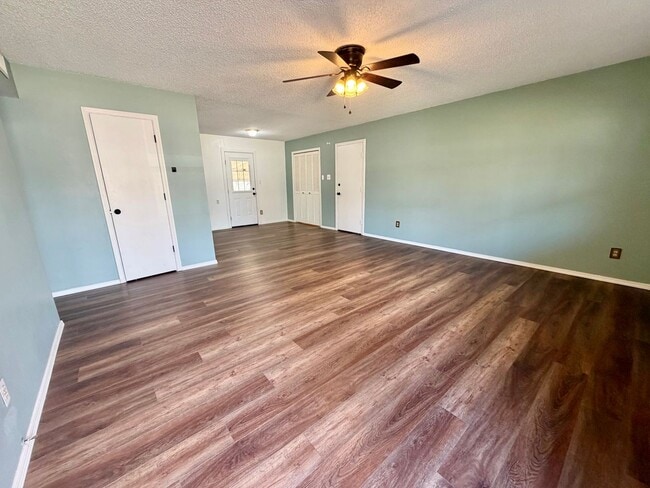 Photo - 904 Hillside Dr