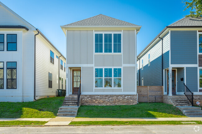 Building Photo - 908 E 14th St Rental