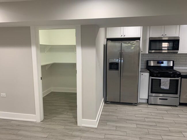 Pantry - 2742 W Polk St Unidad G