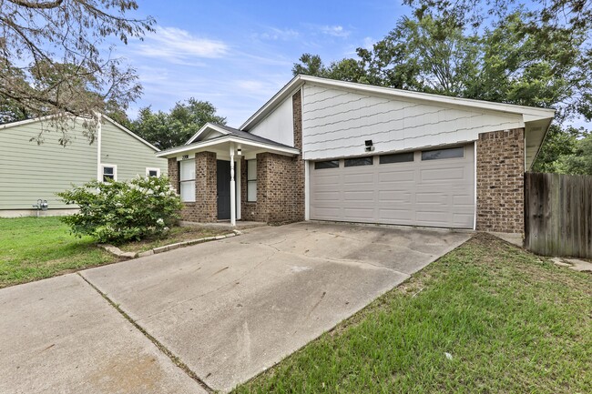 Photo - 2208 Lobo Dr