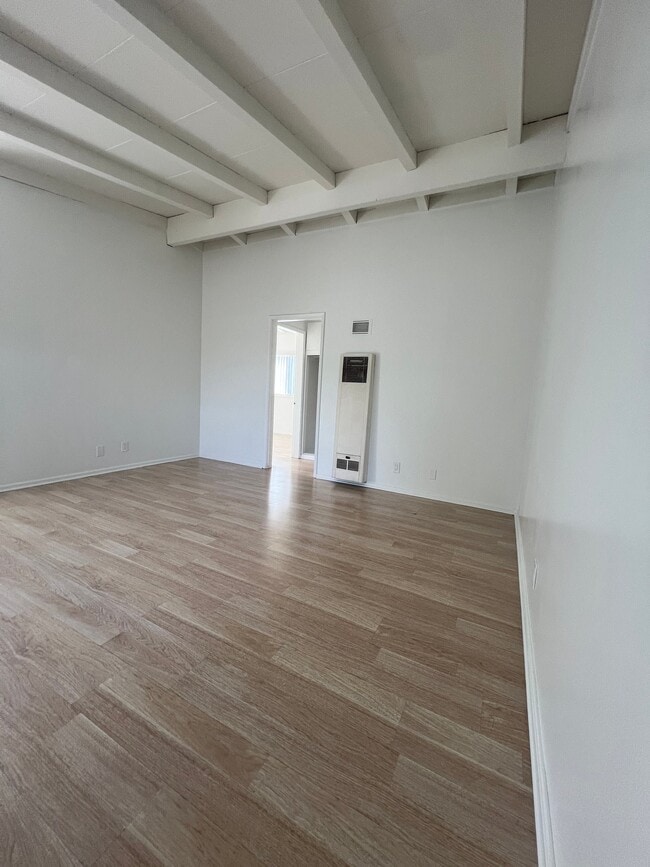 Photo - 1102 W Broadway Unidad 6