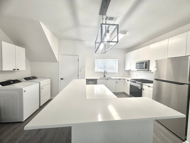 Photo - Remodeled 6 Bedroom in North Campus off Speedway