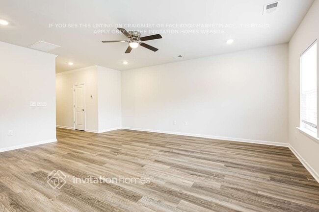 Photo - 3992 Zepelin Wy