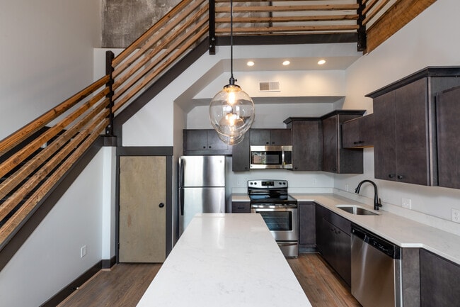 1533 Elm St