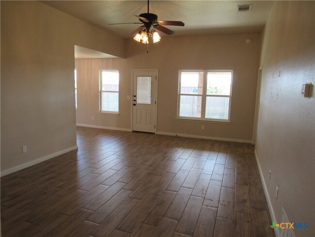 Photo - 202 E Avenue H