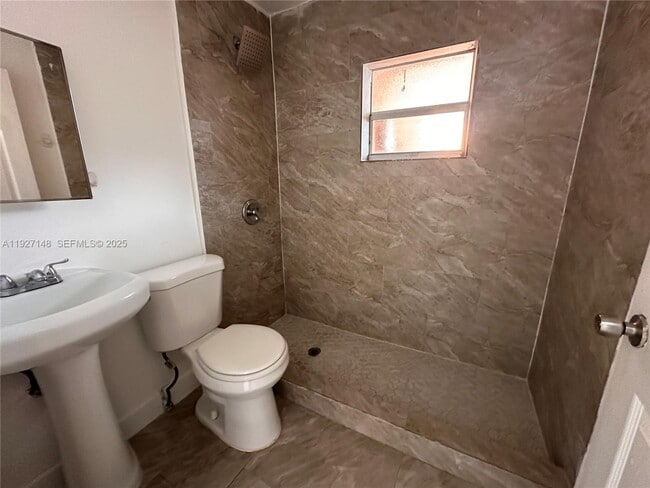 Photo - 1429 SW 3rd St Unit 5