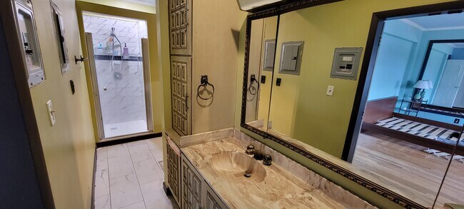 Photo - 2608 Madison Ave Unidad Madison