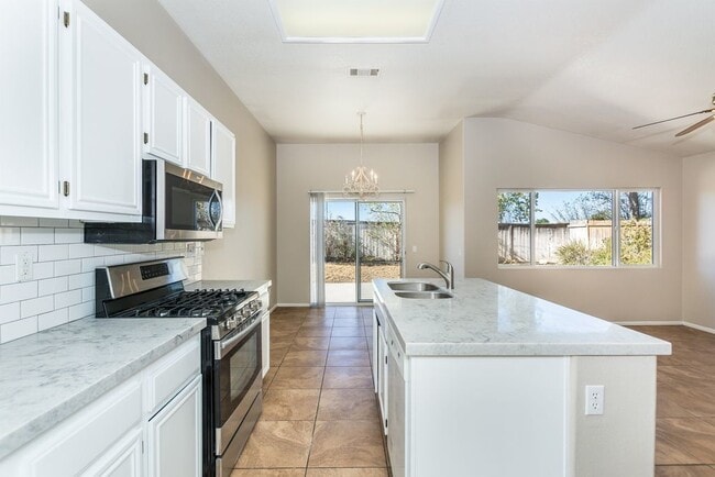 Photo - Lovely, Pristine Single-Story in South Tem...