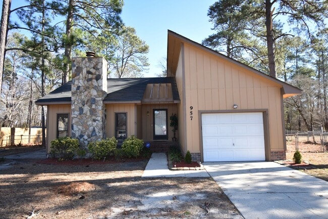 957 Kennesaw Dr