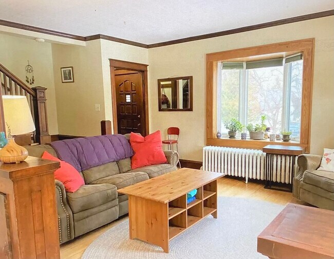 Photo - AVAILABLE APRIL - 3 BED 1 BATH