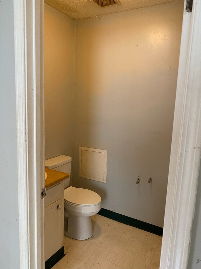 Photo - 214 Ashcroft Dr