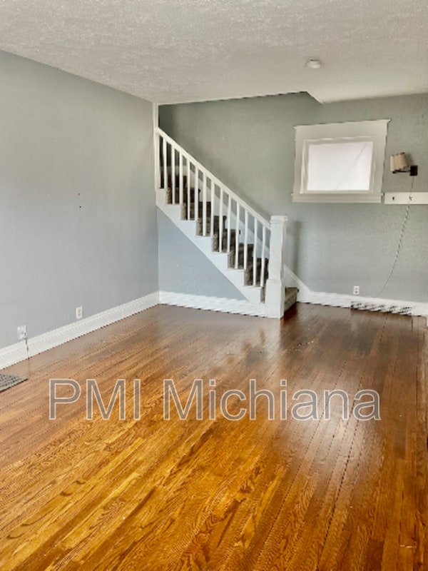 Photo - 1226 E Madison St