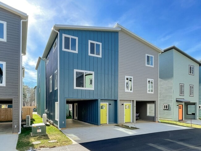 Building Photo - Beautiful Newer-Construction Cottage in So... Rental