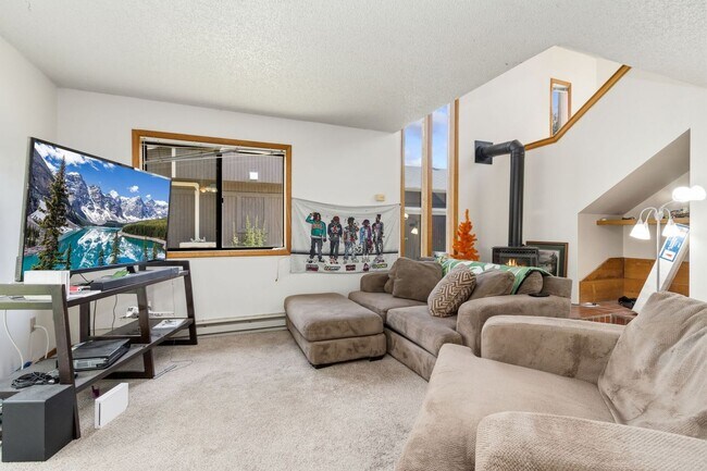 512 Strachan Dr