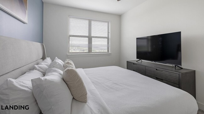 Photo - 502 E College St Unidad 445